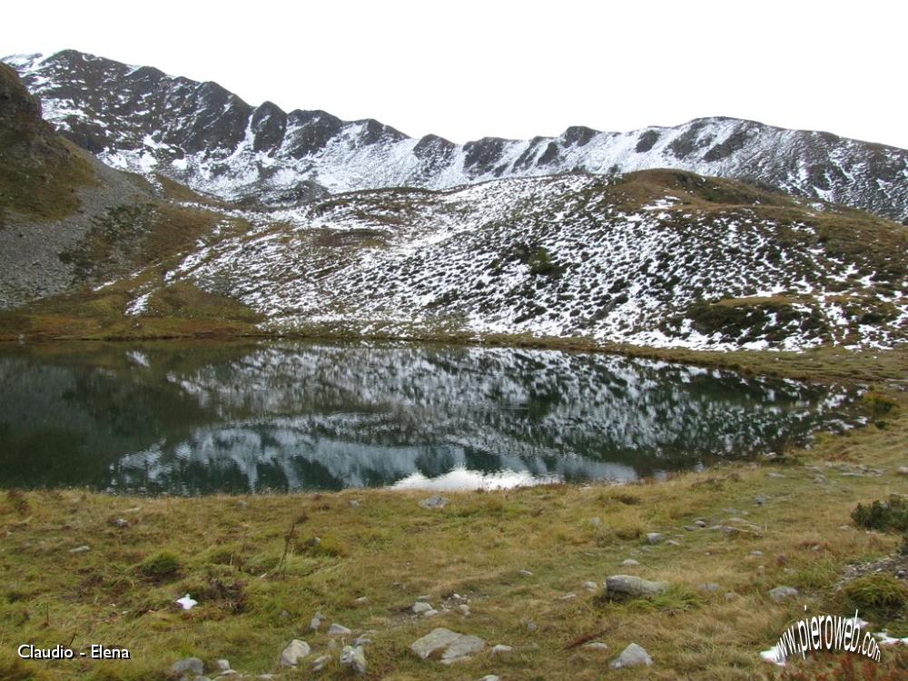 07 Riflessi nel lago delle trote.JPG